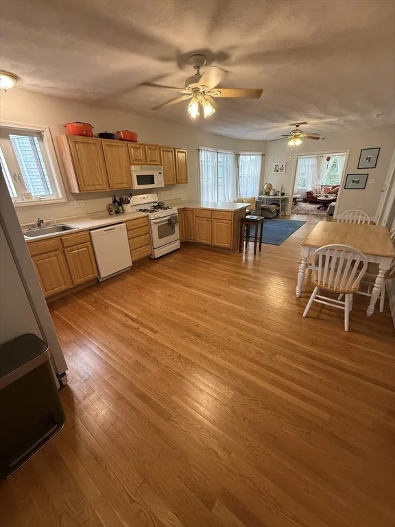 2 bed, 1 bath apartment for rent at 42 Bartlett St Unit 2, Beverly — photo 14 of 28