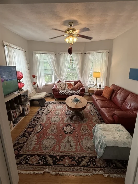 2 bed, 1 bath apartment for rent at 42 Bartlett St Unit 2, Beverly — photo 5 of 28