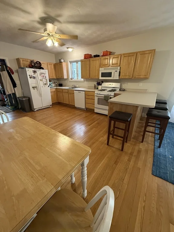 2 bed, 1 bath apartment for rent at 42 Bartlett St Unit 2, Beverly — photo 13 of 28