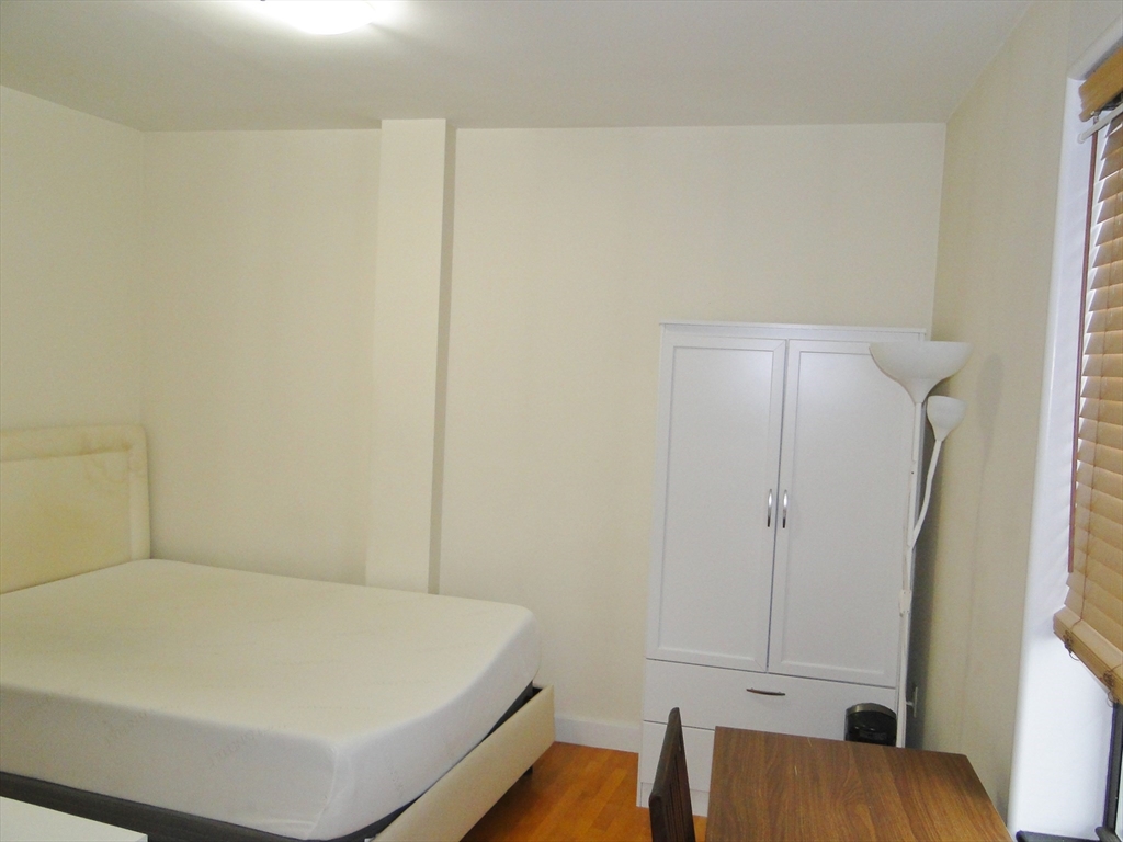 2 bed, 2 bath apartment for rent at 42 Beach St Unit 10D, Chinatown — photo 4 of 10