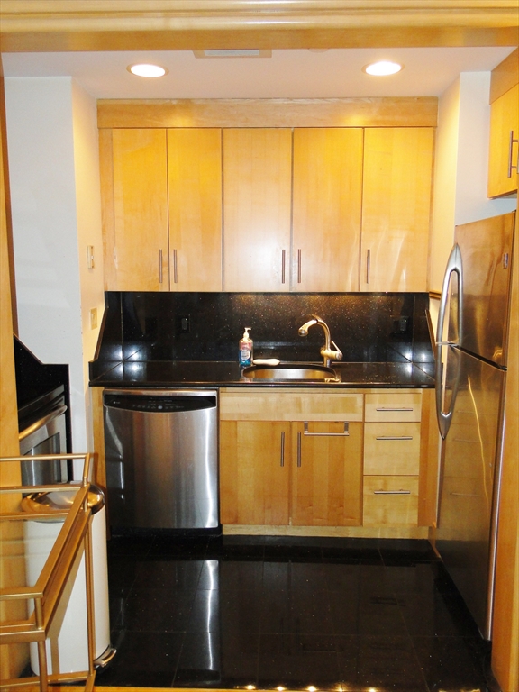 2 bed, 2 bath apartment for rent at 42 Beach St Unit 10D, Chinatown — photo 3 of 10