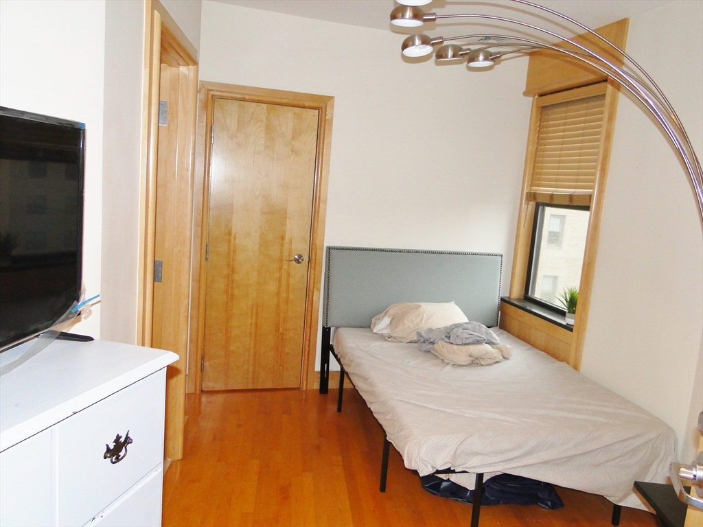 2 bed, 2 bath apartment for rent at 42 Beach St Unit 10D, Chinatown — photo 6 of 10