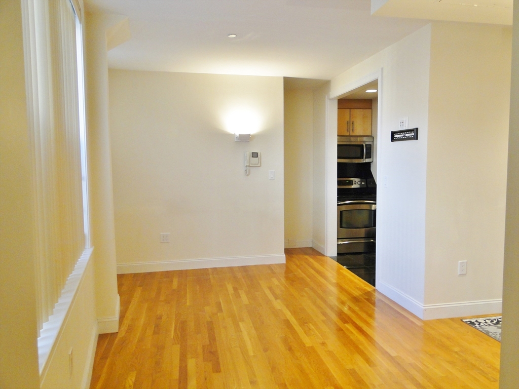 1 bed, 1 bath apartment for rent at 42 Beach St Unit 4D, Chinatown — photo 1 of 7