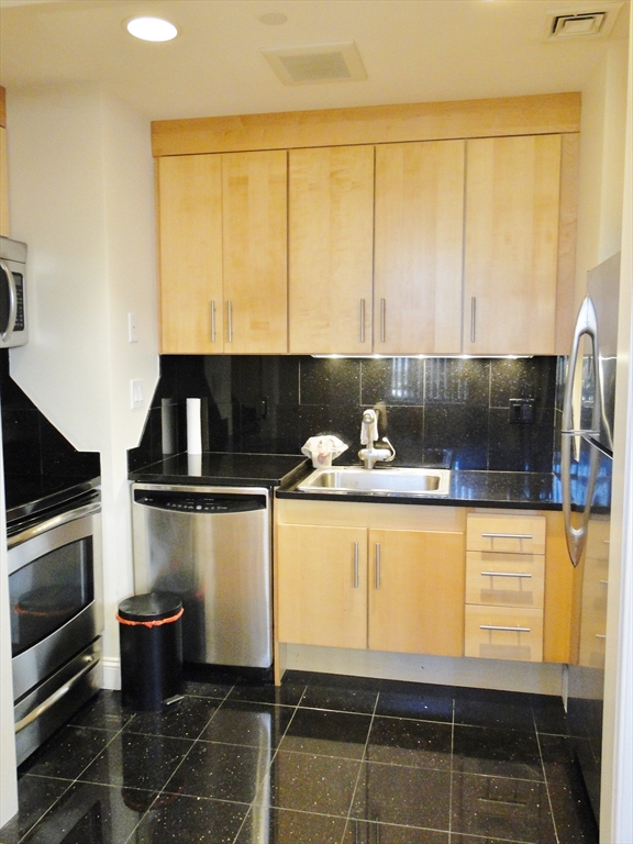 1 bed, 1 bath apartment for rent at 42 Beach St Unit 4D, Chinatown — photo 4 of 7