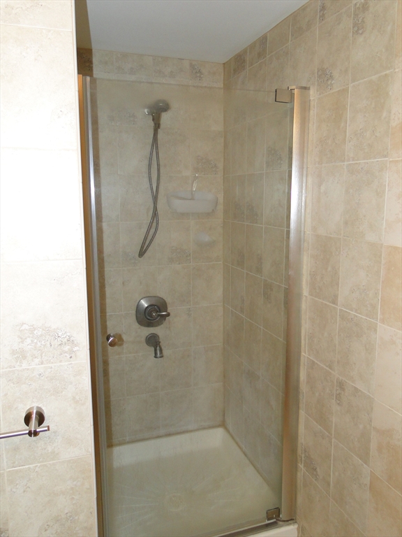 1 bed, 1 bath apartment for rent at 42 Beach St Unit 4D, Chinatown — photo 6 of 7