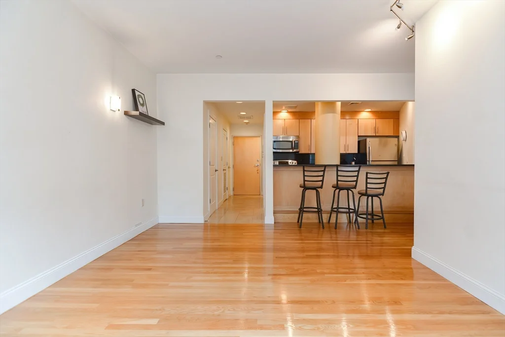 2 bed, 1 bath apartment for rent at 42 Beach St Unit 6B, Chinatown — photo 3 of 14