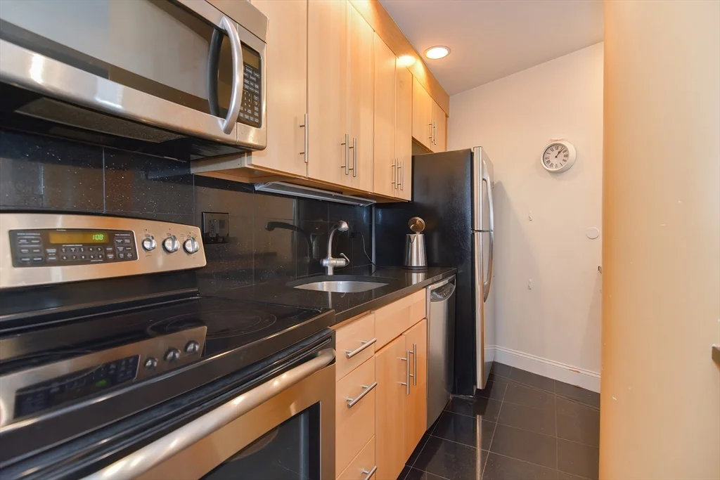 2 bed, 1 bath apartment for rent at 42 Beach St Unit 6B, Chinatown — photo 8 of 14
