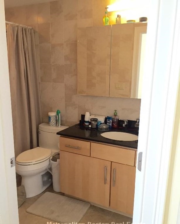 2 bed, 2 bath apartment for rent at 42 Beach Unit 7D, Chinatown — photo 9 of 15