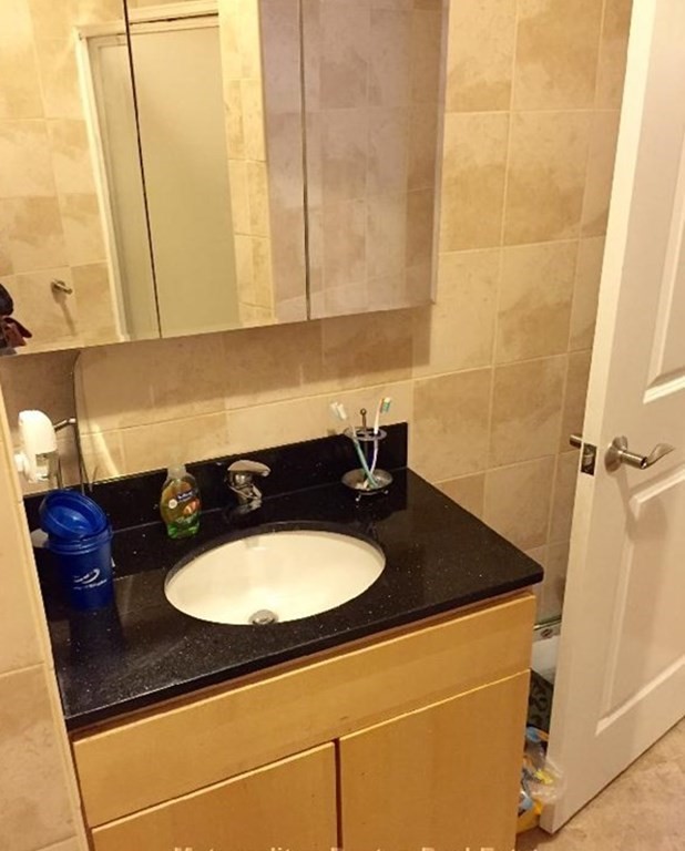 2 bed, 2 bath apartment for rent at 42 Beach Unit 7D, Chinatown — photo 7 of 15