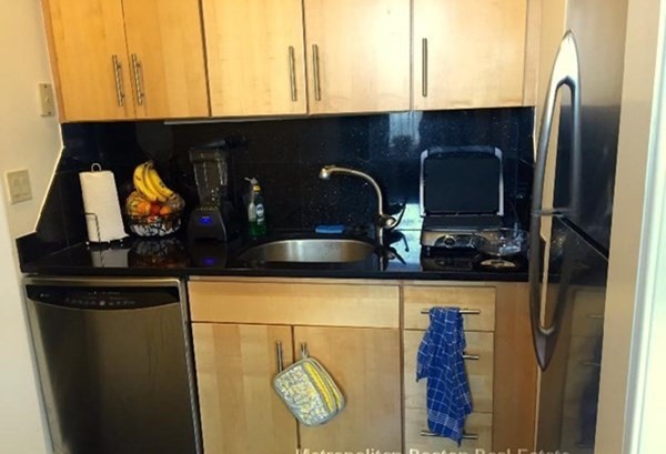 2 bed, 2 bath apartment for rent at 42 Beach Unit 7D, Chinatown — photo 3 of 15