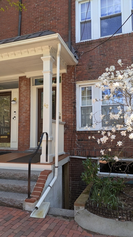 3 bed, 2 bath apartment for rent at 42 Bigelow Stree Unit 1, Mid-Cambridge — photo 8 of 18
