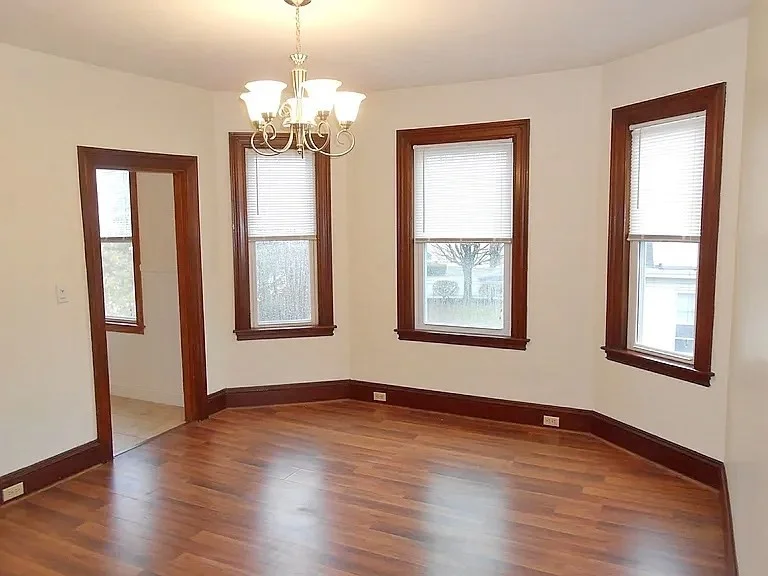 3 bed, 1 bath apartment for rent at 42 Bradford St Unit 3, Quincy — photo 6 of 11