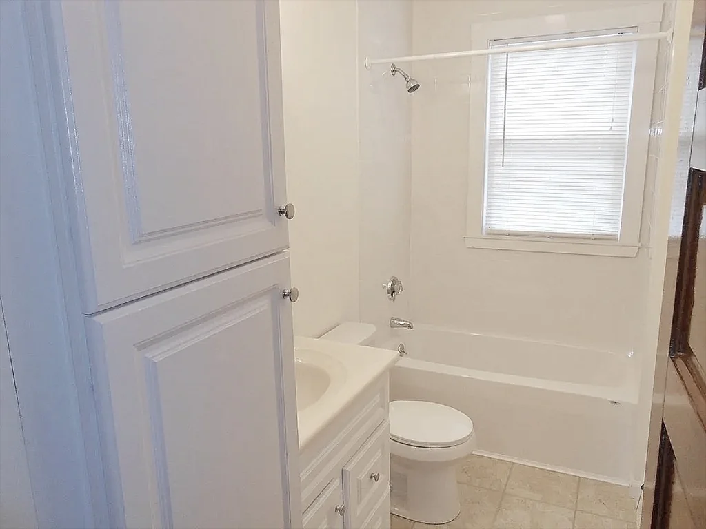 3 bed, 1 bath apartment for rent at 42 Bradford St Unit 3, Quincy — photo 10 of 11