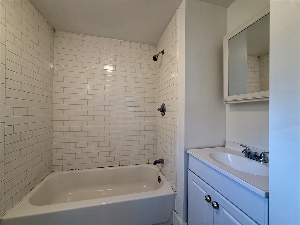 3 bed, 1 bath apartment for rent at 42 Broad St, North Attleboro — photo 6 of 14