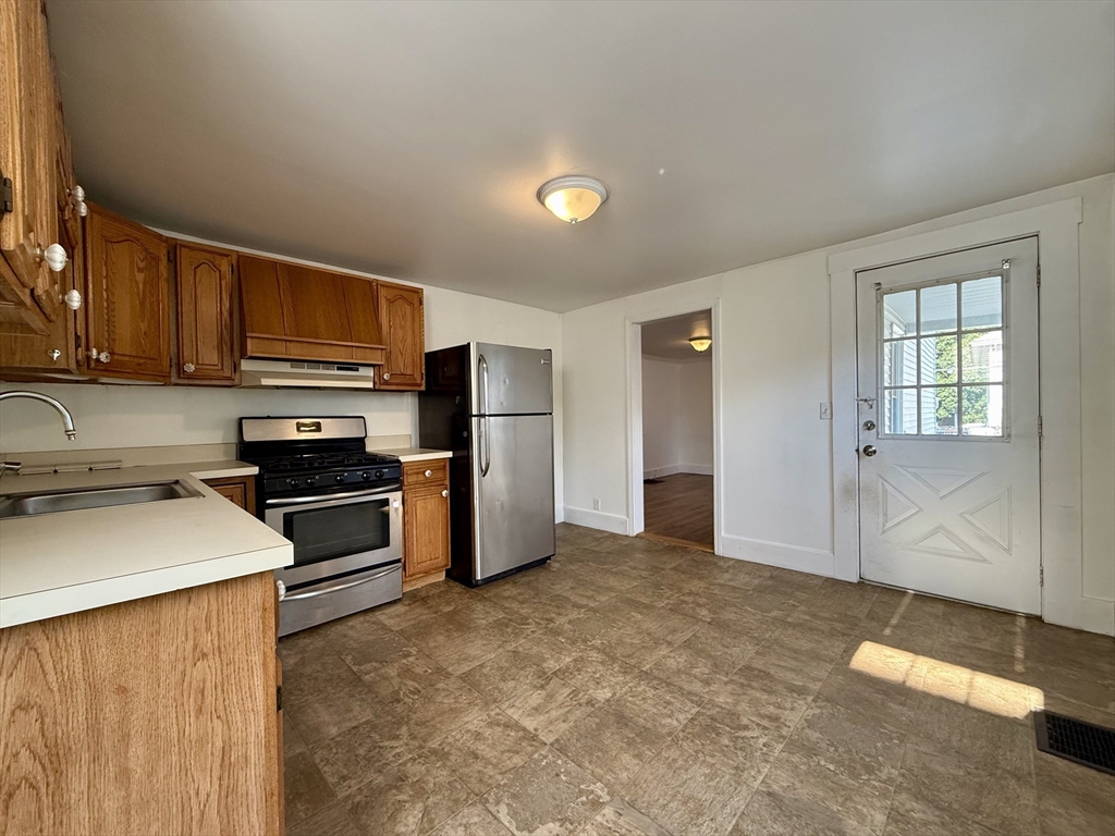 3 bed, 1 bath apartment for rent at 42 Broad St, North Attleboro — photo 3 of 14