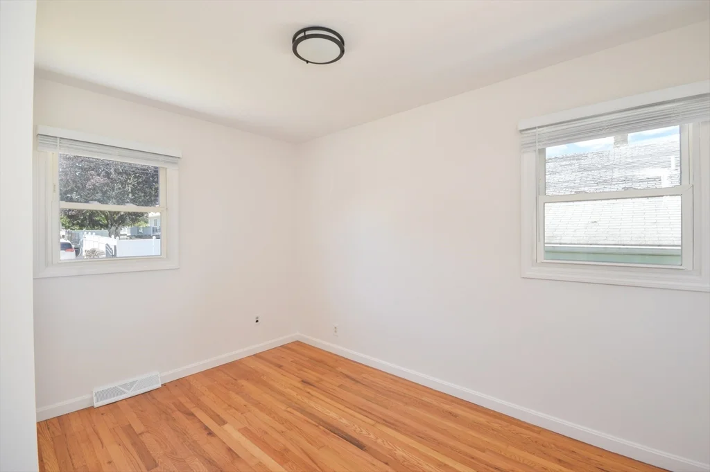 3 bed, 1 bath apartment for rent at 42 Buttonwood Rd, Bliss Corner — photo 15 of 19