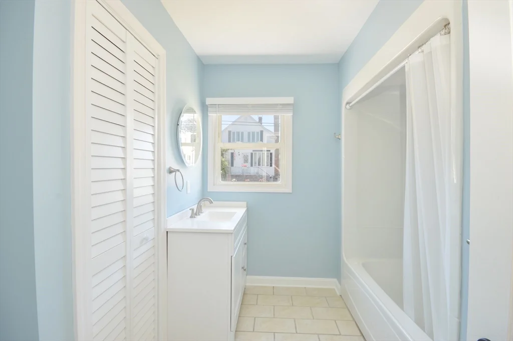 3 bed, 1 bath apartment for rent at 42 Buttonwood Rd, Bliss Corner — photo 11 of 19