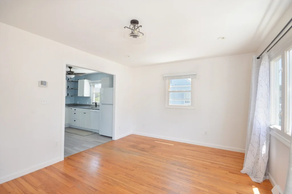 3 bed, 1 bath apartment for rent at 42 Buttonwood Rd, Bliss Corner — photo 5 of 19