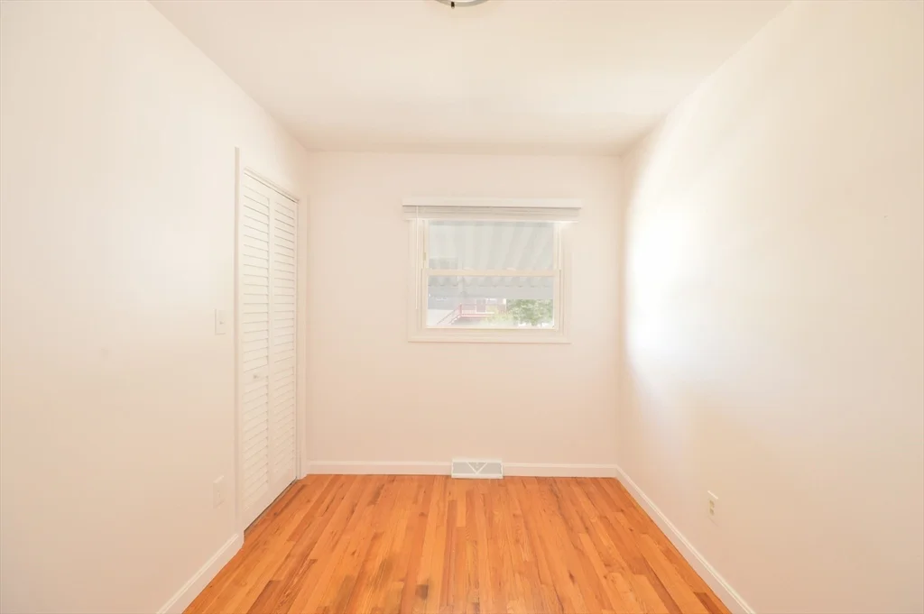 3 bed, 1 bath apartment for rent at 42 Buttonwood Rd, Bliss Corner — photo 12 of 19