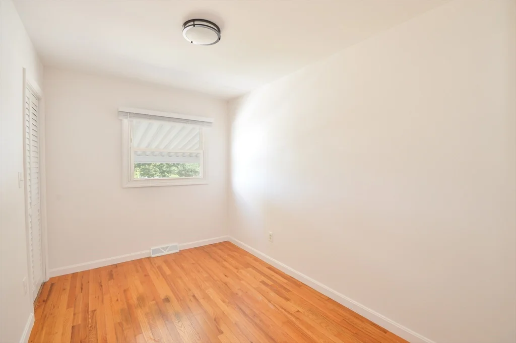 3 bed, 1 bath apartment for rent at 42 Buttonwood Rd, Bliss Corner — photo 13 of 19