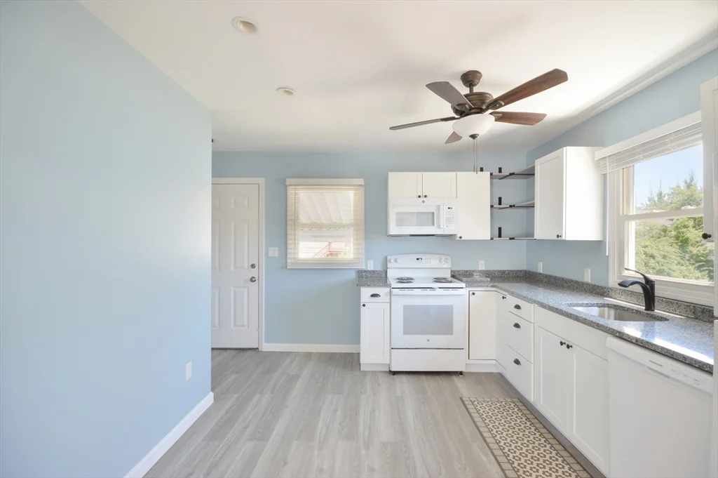 3 bed, 1 bath apartment for rent at 42 Buttonwood Rd, Bliss Corner — photo 8 of 19