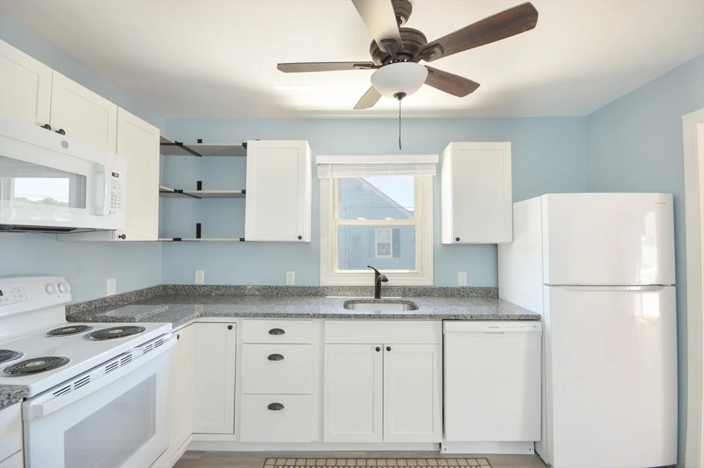 3 bed, 1 bath apartment for rent at 42 Buttonwood Rd, Bliss Corner — photo 6 of 19