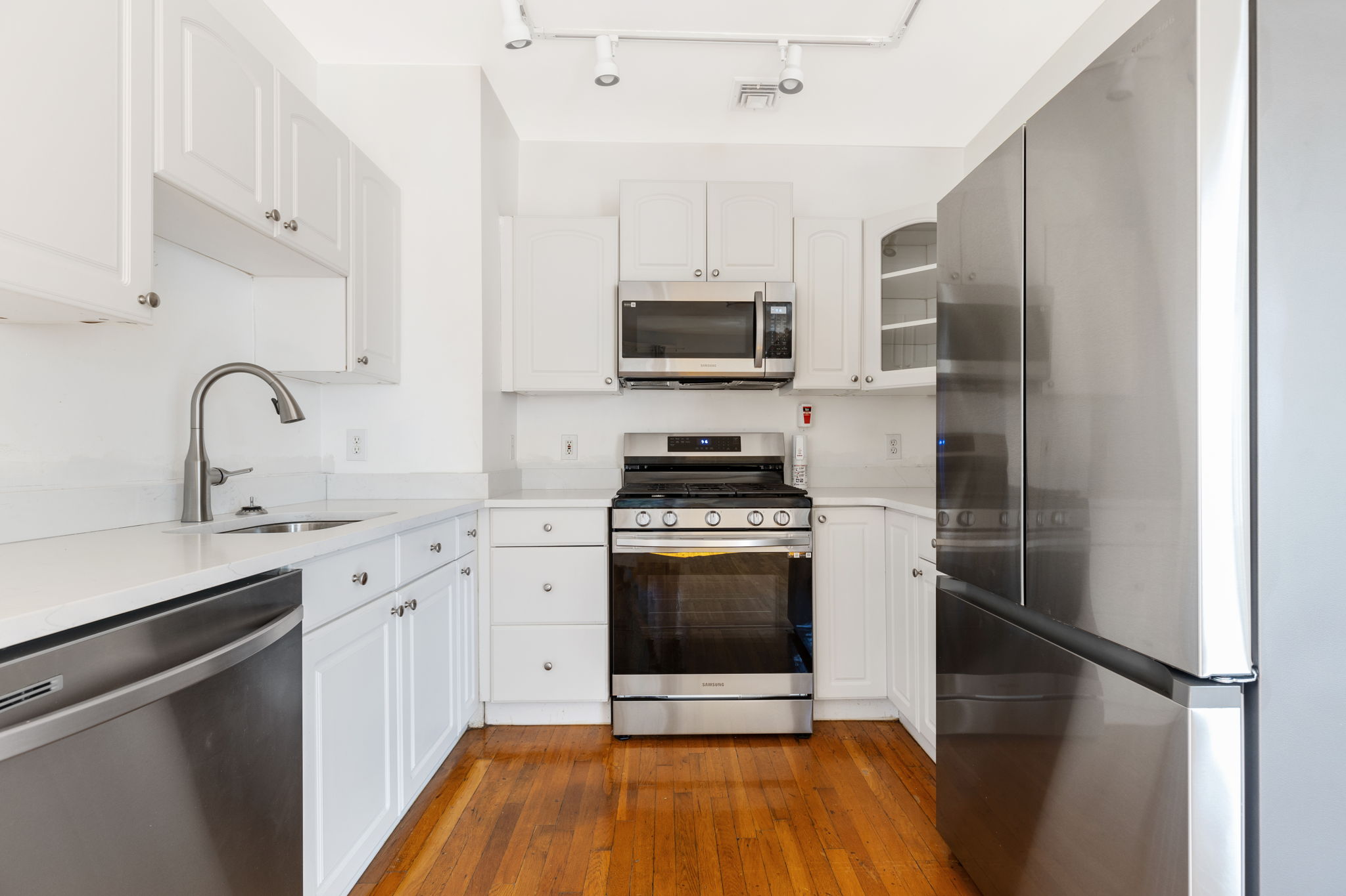 2 bed, 1 bath apartment for rent at 42 Cameron St Unit 2D, Boylston Street — photo 2 of 11