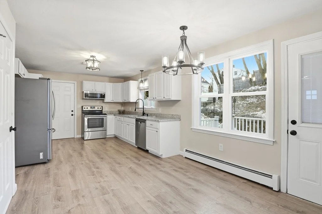 4 bed, 2 bath apartment for rent at 42 Catalpa Cir, Worcester — photo 4 of 35