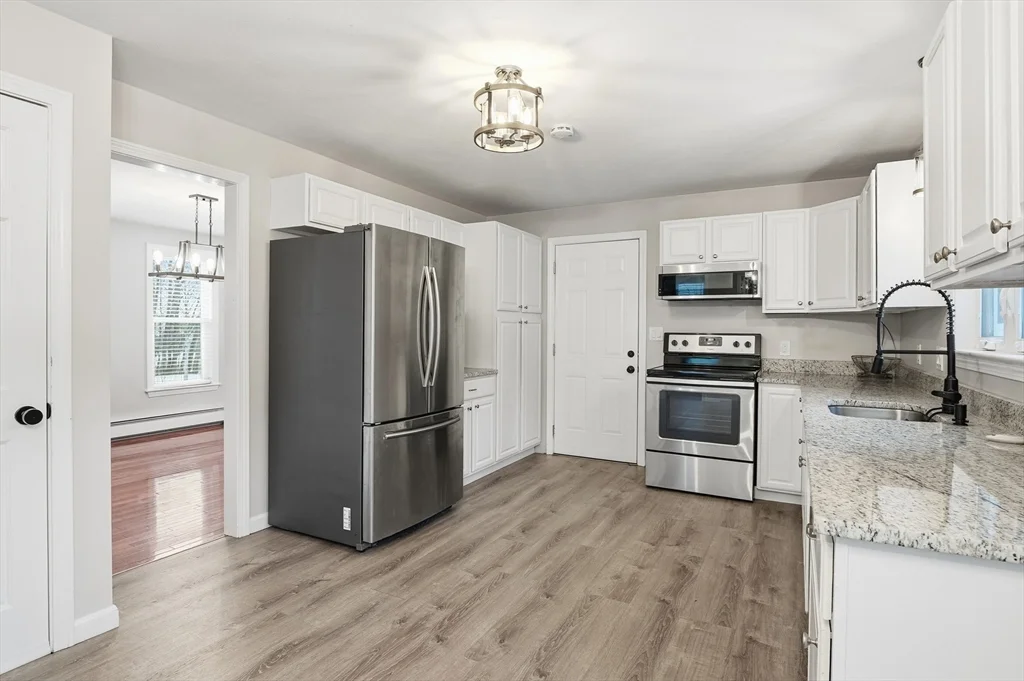 4 bed, 2 bath apartment for rent at 42 Catalpa Cir, Worcester — photo 6 of 35