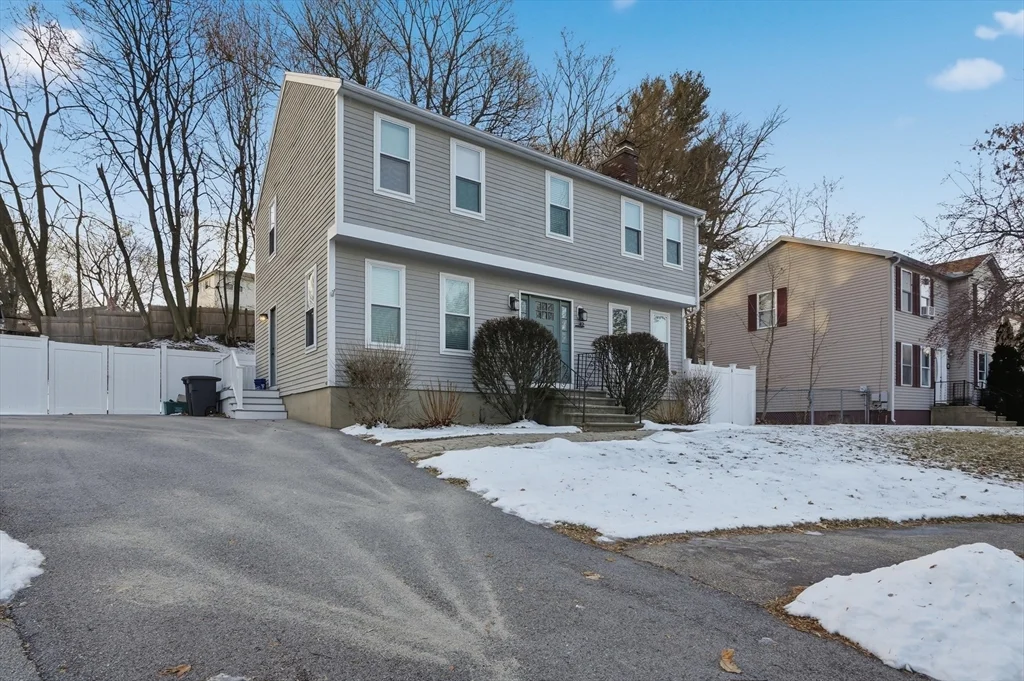 4 bed, 2 bath apartment for rent at 42 Catalpa Cir, Worcester — photo 3 of 35
