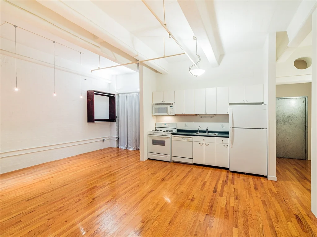 Studio bed, 1 bath apartment for rent at 42 Chauncy Unit 5D, Boston Downtown — photo 6 of 8