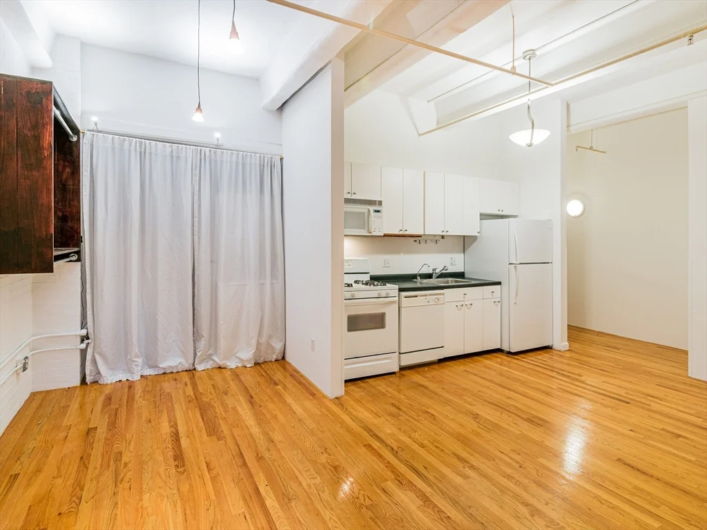 Studio bed, 1 bath apartment for rent at 42 Chauncy Unit 5D, Boston Downtown — photo 5 of 8