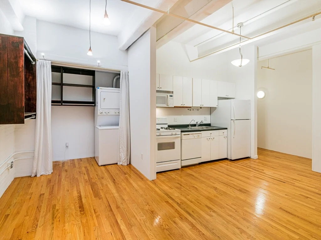 Studio bed, 1 bath apartment for rent at 42 Chauncy Unit 5D, Boston Downtown — photo 4 of 8