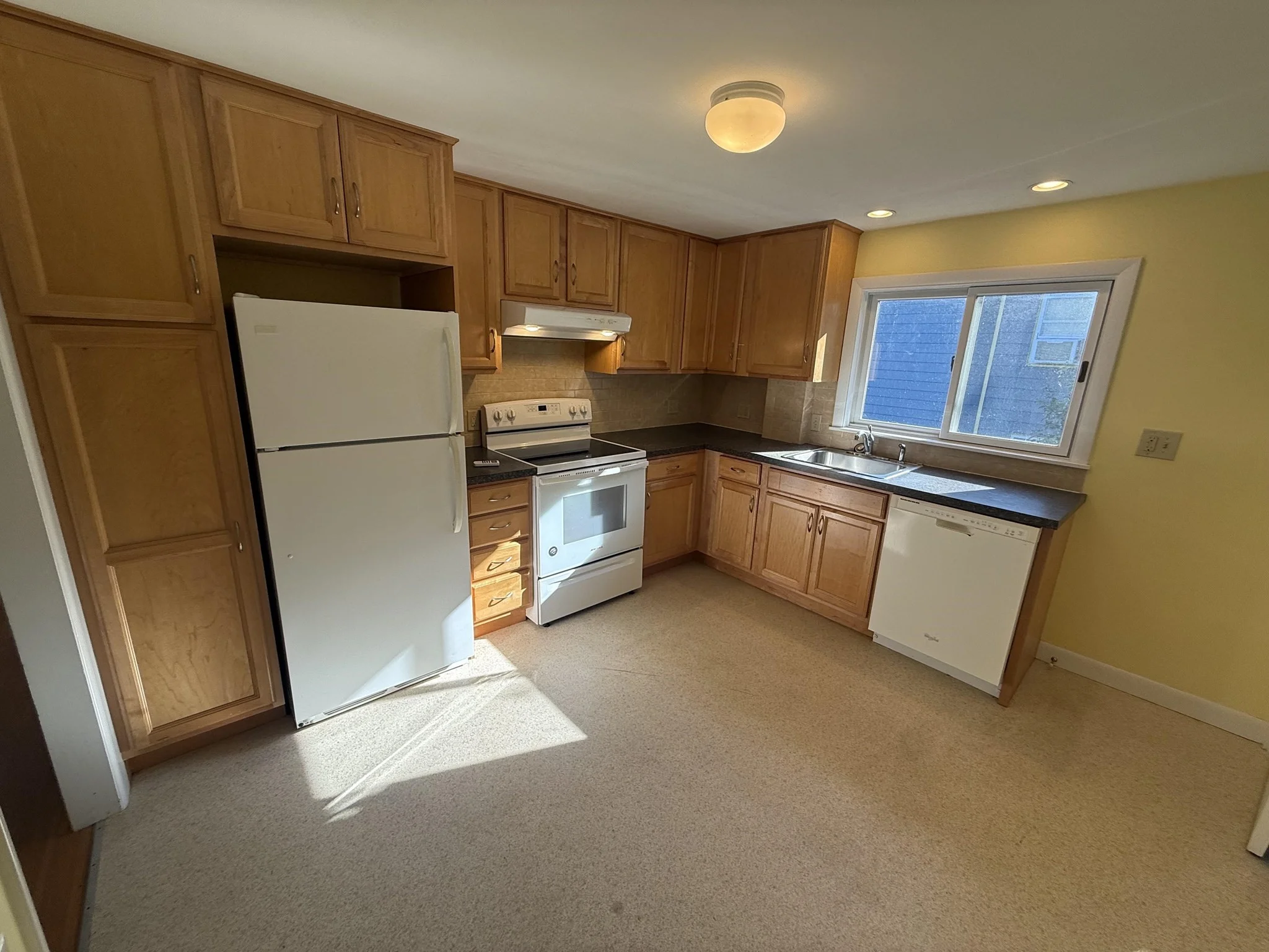 2 bed, 1 bath apartment for rent at 42 Chestnut St Unit 2, Belmont