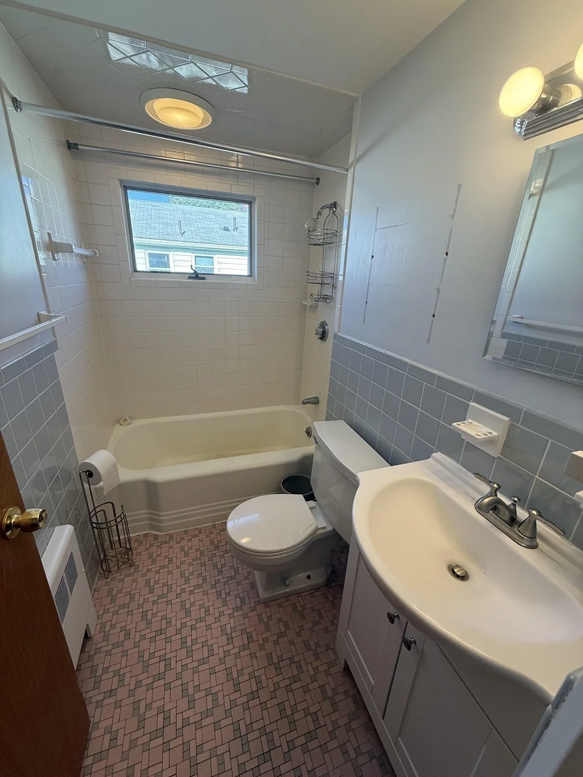 2 bed, 1 bath apartment for rent at 42 Chestnut St Unit 2, Belmont — photo 8 of 9