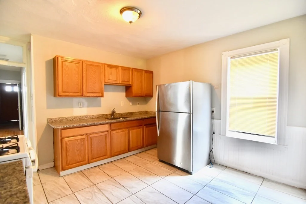3 bed, 1 bath apartment for rent at 42 Colonial Ave Unit 2, Dorchester — photo 3 of 14