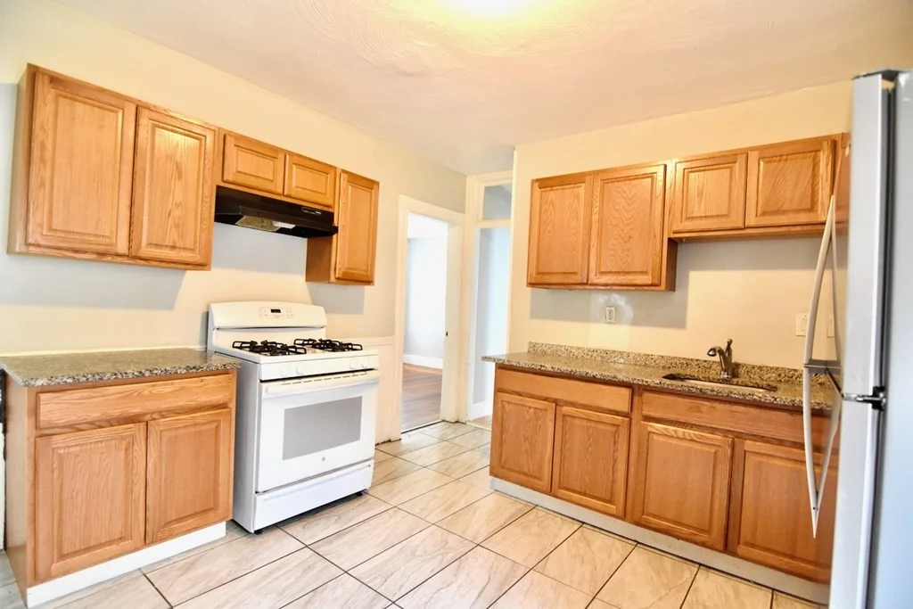 3 bed, 1 bath apartment for rent at 42 Colonial Ave Unit 2, Dorchester — photo 4 of 14