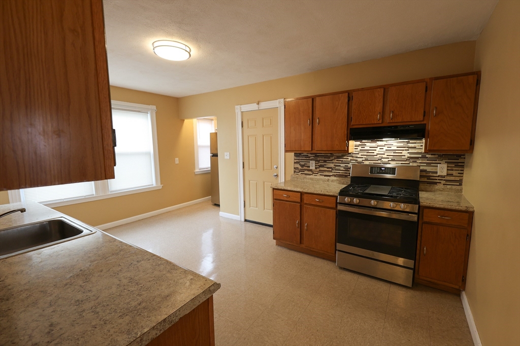 3 bed, 1 bath apartment for rent at 42 Corona St Unit 2, Dorchester — photo 6 of 21