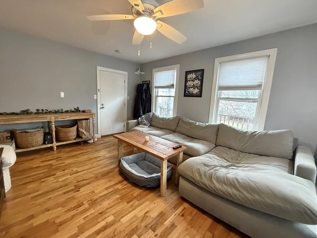 1 bed, 1 bath apartment for rent at 42 Court St Unit 1, Newton — photo 4 of 17