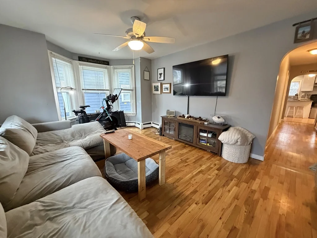 1 bed, 1 bath apartment for rent at 42 Court St Unit 1, Newton — photo 1 of 17