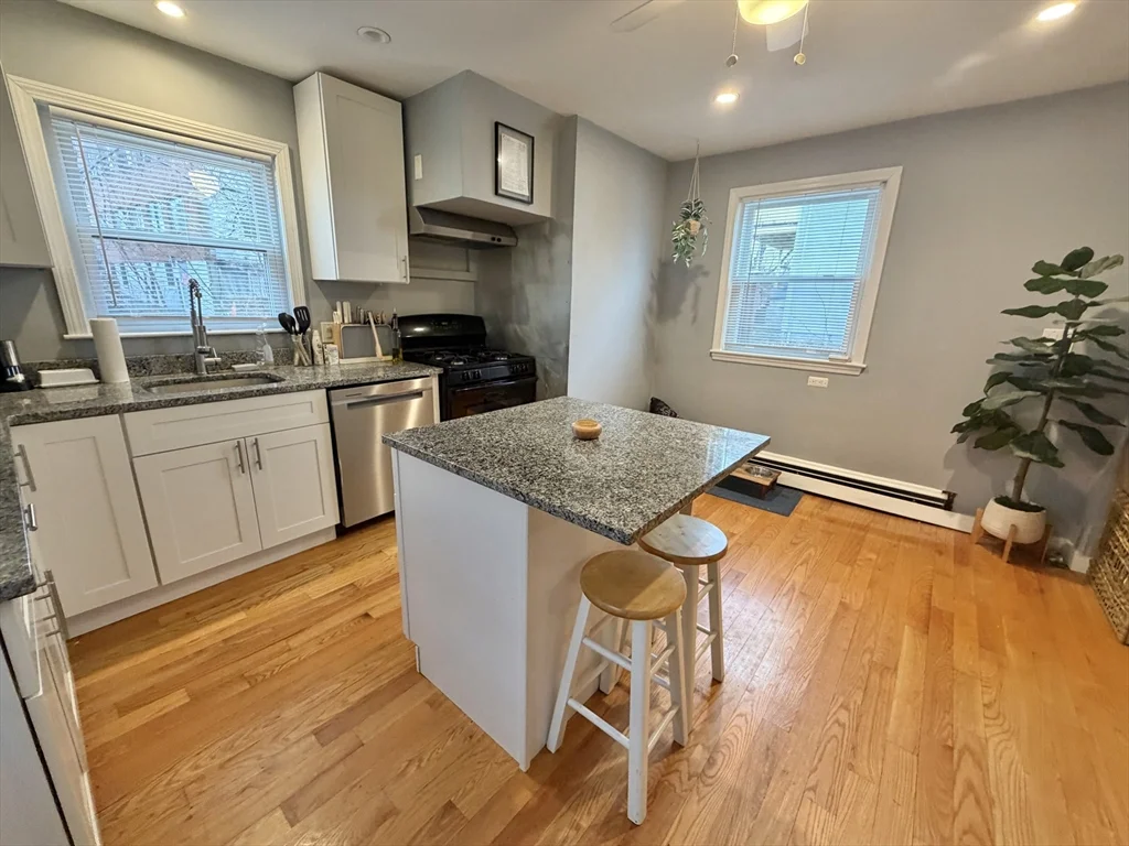1 bed, 1 bath apartment for rent at 42 Court St Unit 1, Newton — photo 13 of 17