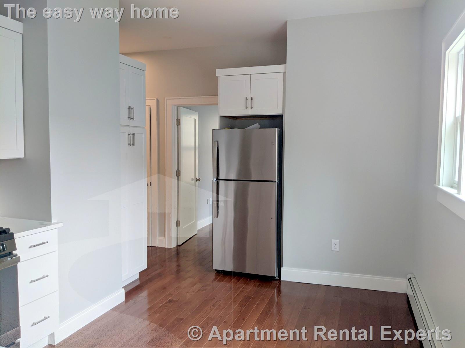3 bed, 1 bath apartment for rent at 42 Crescent St Unit 2, Sullivan Square — photo 2 of 22