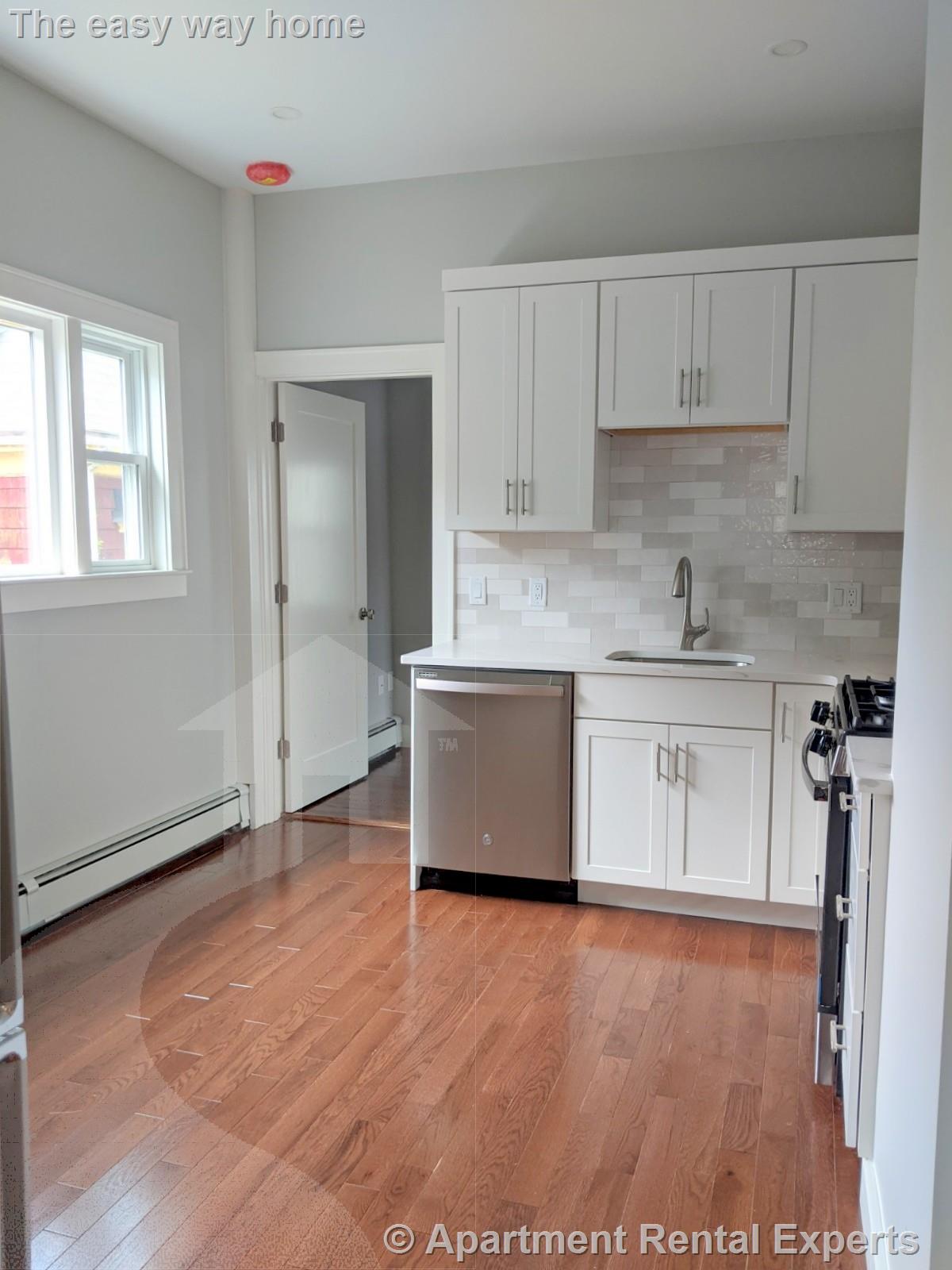 3 bed, 1 bath apartment for rent at 42 Crescent St Unit 2, Sullivan Square — photo 3 of 22