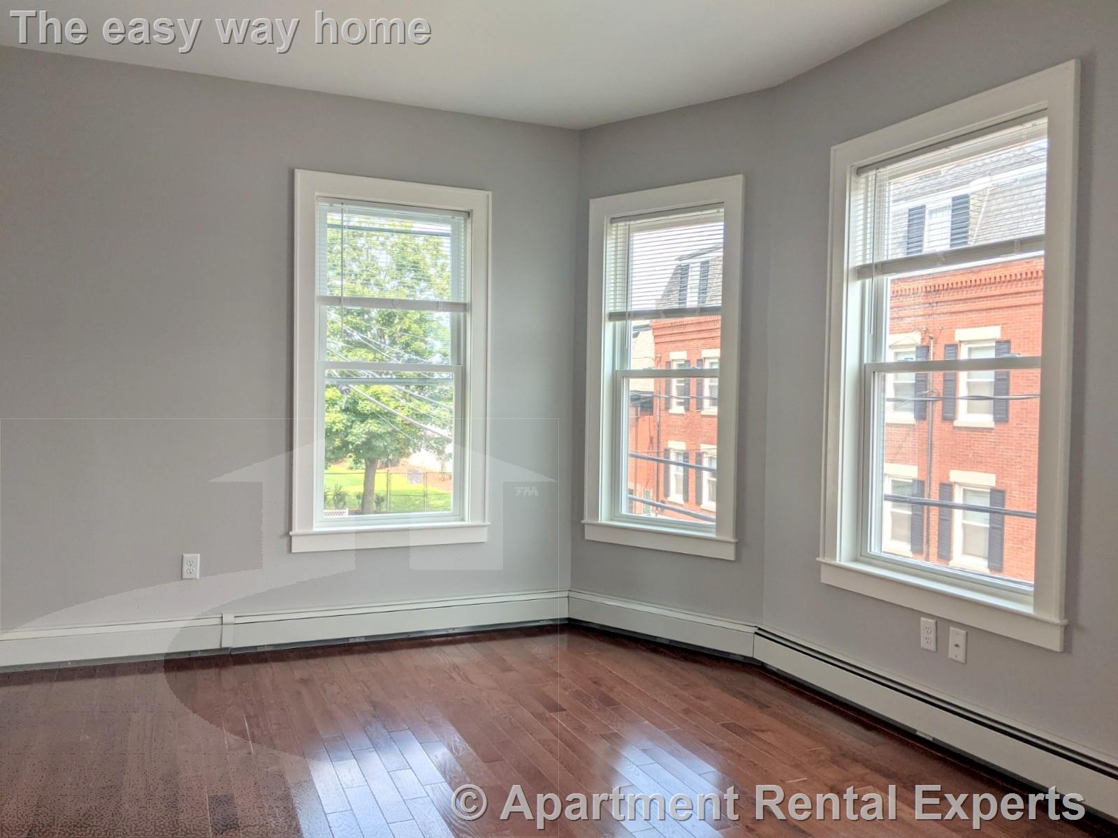 3 bed, 1 bath apartment for rent at 42 Crescent St Unit 2, Sullivan Square — photo 4 of 22