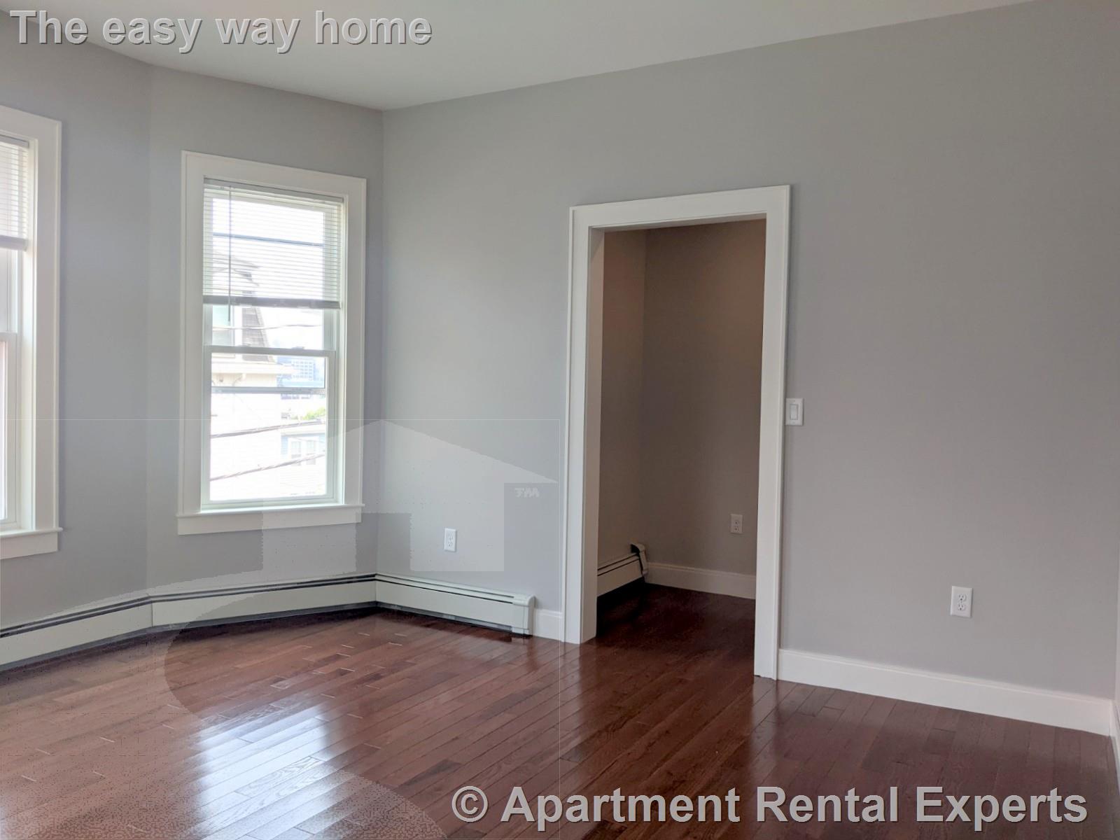 3 bed, 1 bath apartment for rent at 42 Crescent St Unit 2, Sullivan Square — photo 5 of 22