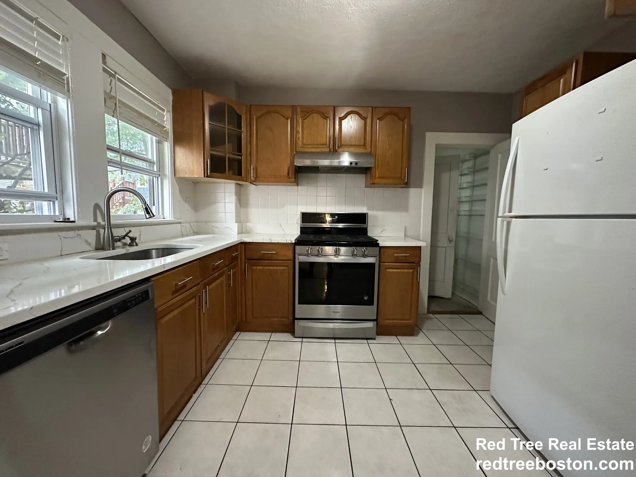 3 bed, 1 bath apartment for rent at 42 Day St Unit 1, Jamaica Plain — photo 1 of 23