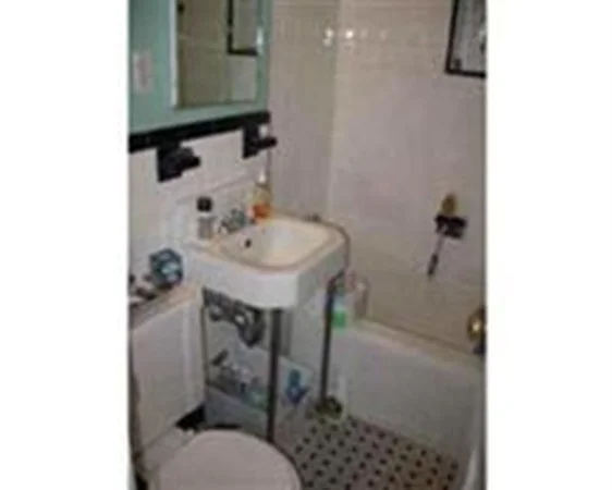 1 bed, 1 bath apartment for rent at 42 Dean Rd Unit 1, Brookline — photo 6 of 7