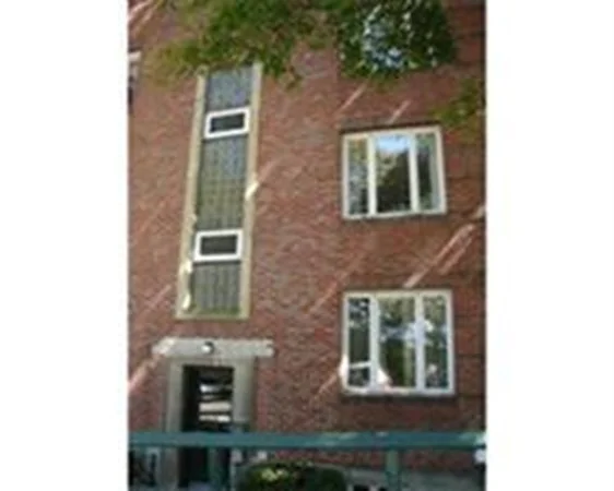 1 bed, 1 bath apartment for rent at 42 Dean Rd Unit 1, Brookline — photo 2 of 7