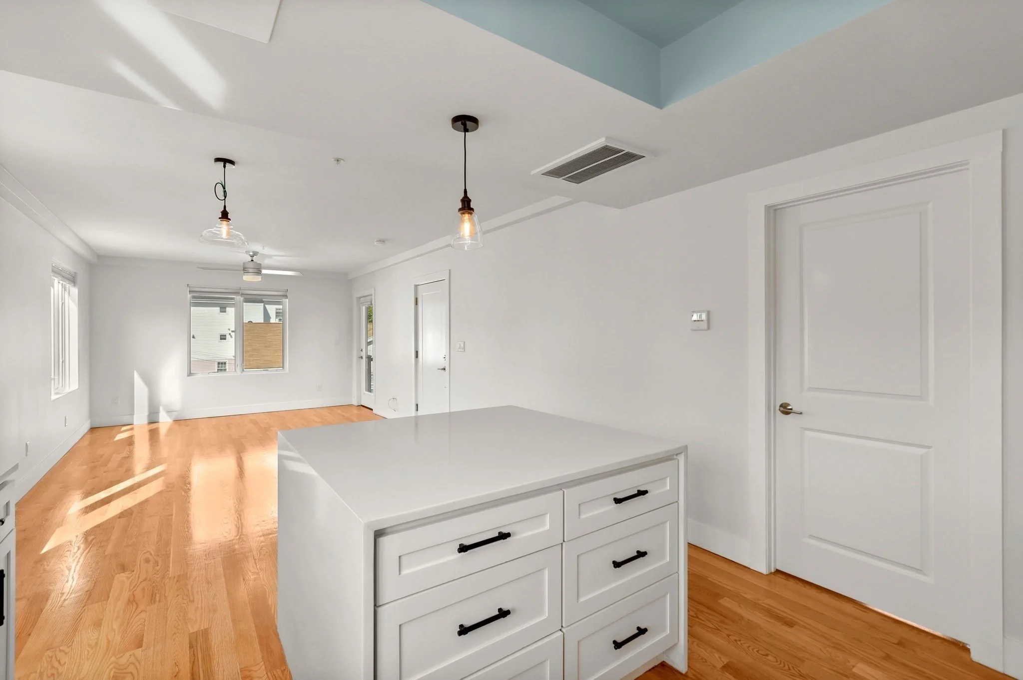 3 bed, 2 bath apartment for rent at 42 Dennis St Unit 2, Roxbury — photo 9 of 35