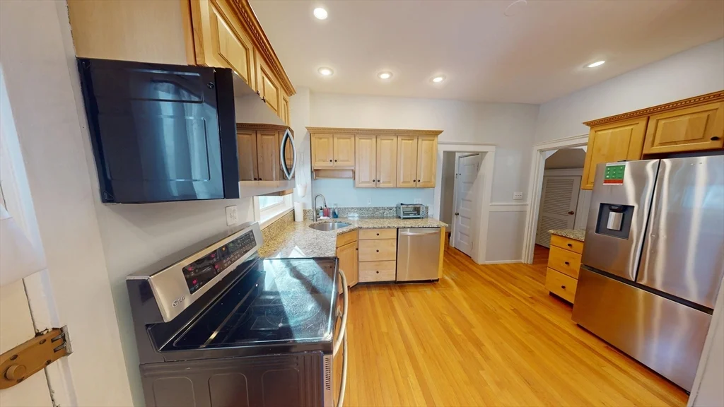 3 bed, 1 bath apartment for rent at 42 Englewood Ave Unit 1, Brighton — photo 6 of 9